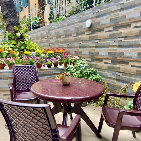 Regent Vatika Hotel Колката Екстериор снимка