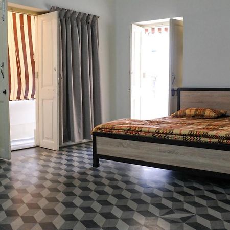 Regent Vatika Hotel Колката Екстериор снимка